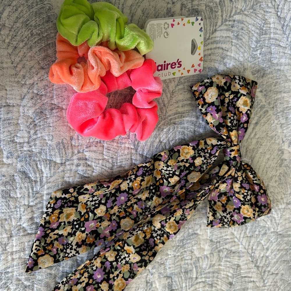 Claire's Neon and Floral Hair Accessory Set